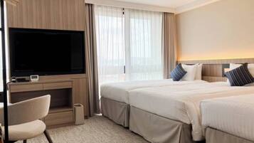 In-room safe, desk, free WiFi