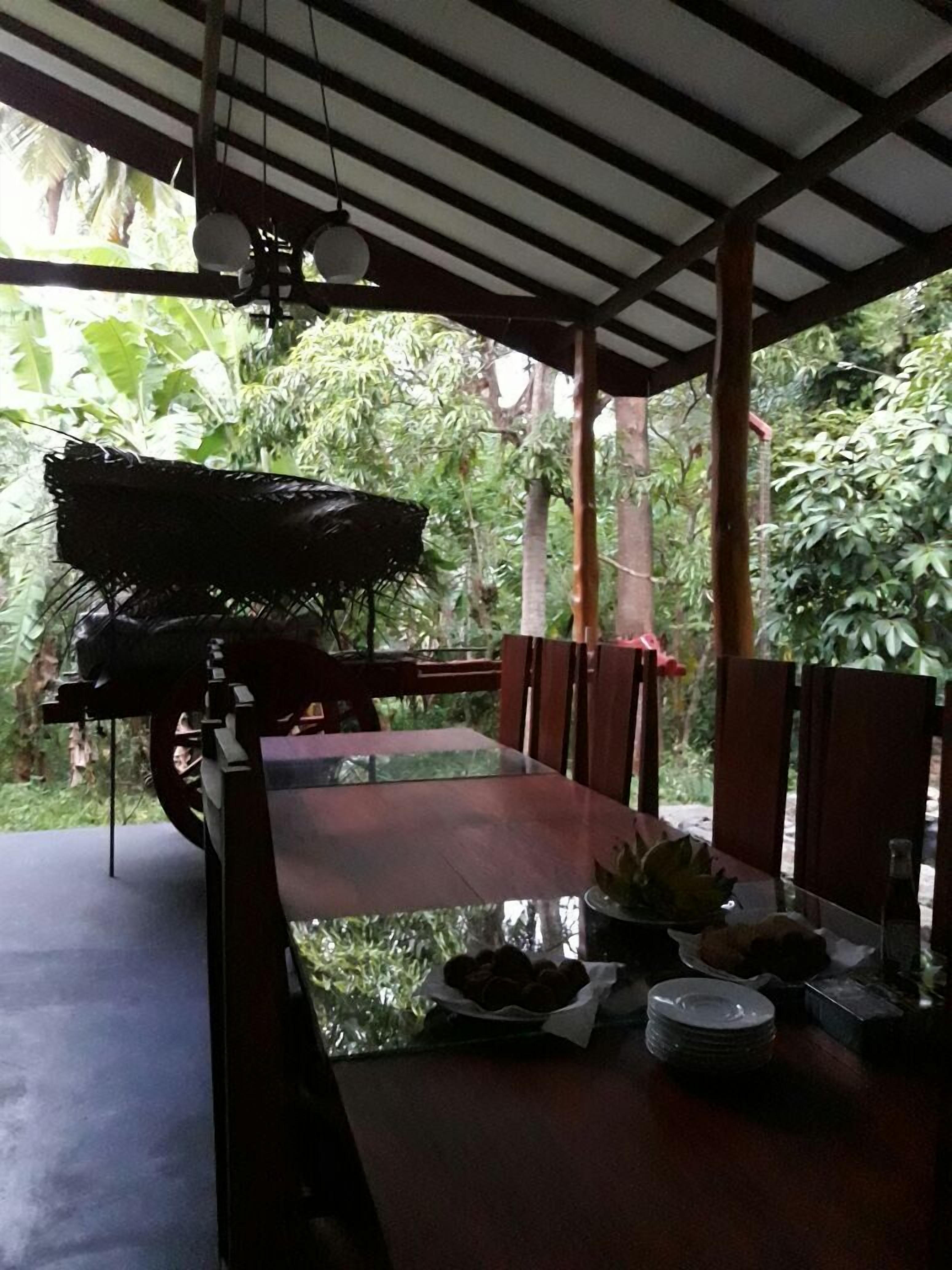 Breakfast (USD 5.00 per person)