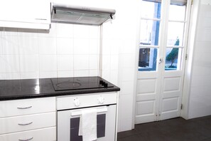 Apartment, 3 Bedrooms | Private kitchen - Liiiving In Porto |Boavista Casa Da Música (Porto)