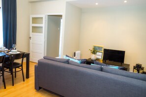 Apartment, 3 Bedrooms | Living room | Flat-screen TV