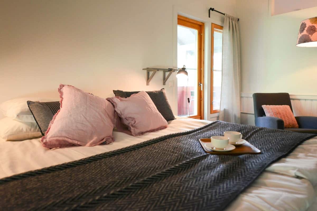 Suite, 2 habitaciones, sauna | Ropa de cama de alta calidad y decoración personalizada
