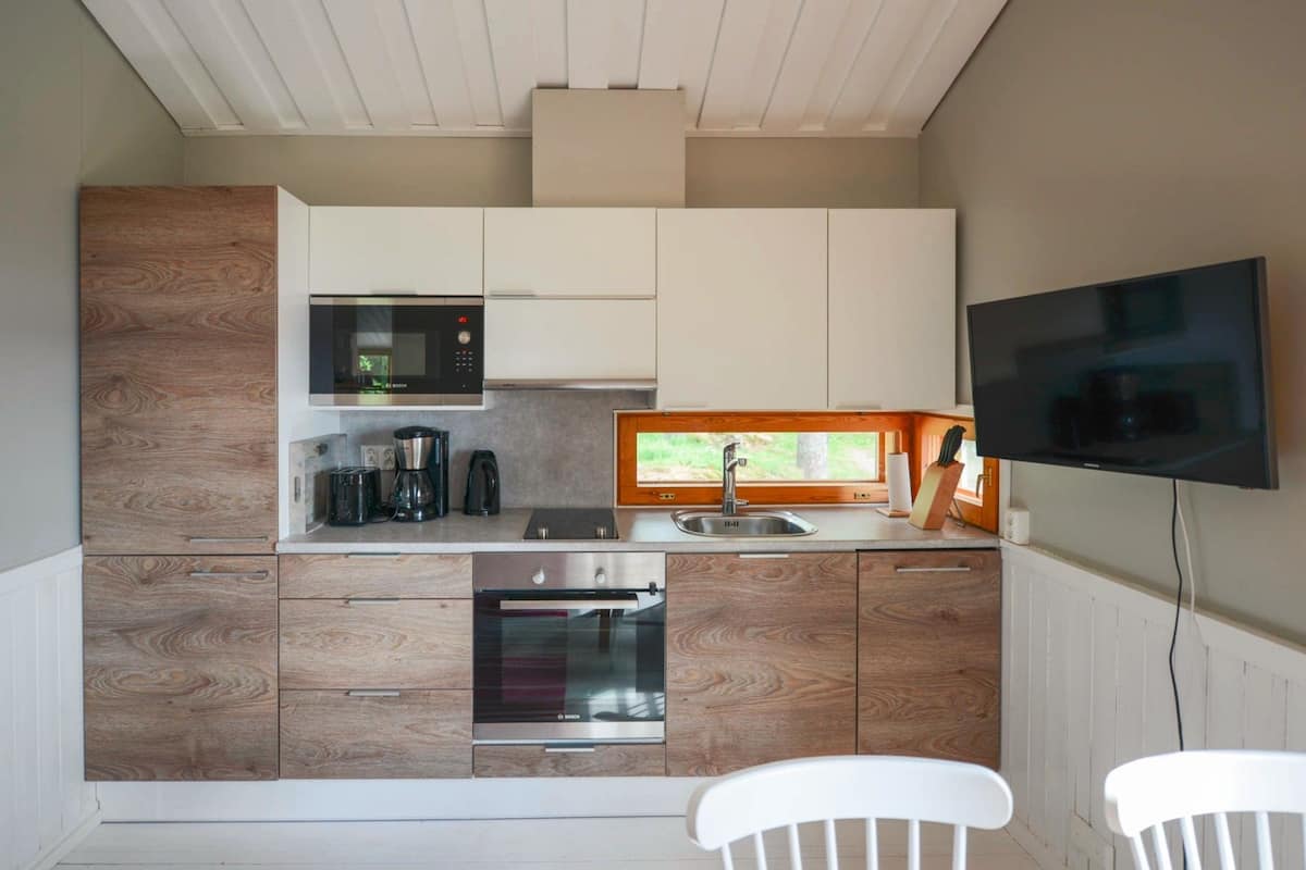 cottage, 1 bedroom | private kitchenette | coffee/tea maker, electric kettle