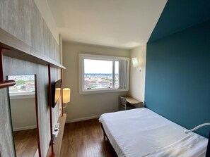 Standardzimmer, 1 Doppelbett | Schallisolierte Zimmer, kostenloses WLAN, Bettwäsche