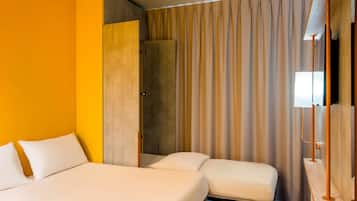 Soundproofing, free WiFi, bed sheets