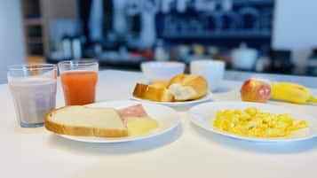 Daily buffet breakfast (BRL 12.99 per person)