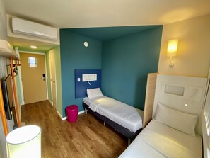 Standard Room, 2 Single Beds | Soundproofing, free WiFi, bed sheets