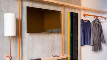 Soundproofing, free WiFi, bed sheets