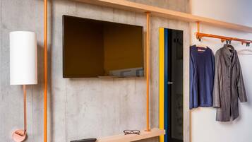 Soundproofing, free WiFi, bed sheets