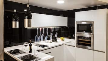 Executive Suite, 1 Bedroom, Hot Tub (Suite Gran Reserva) | Private kitchen | Full-size fridge, microwave, oven, stovetop