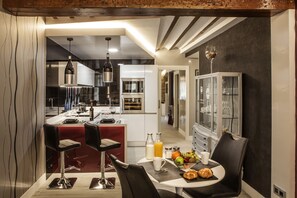 Executive Suite, 1 Bedroom, Hot Tub (Suite Gran Reserva) | Living area | Flat-screen TV, fireplace, heated floors