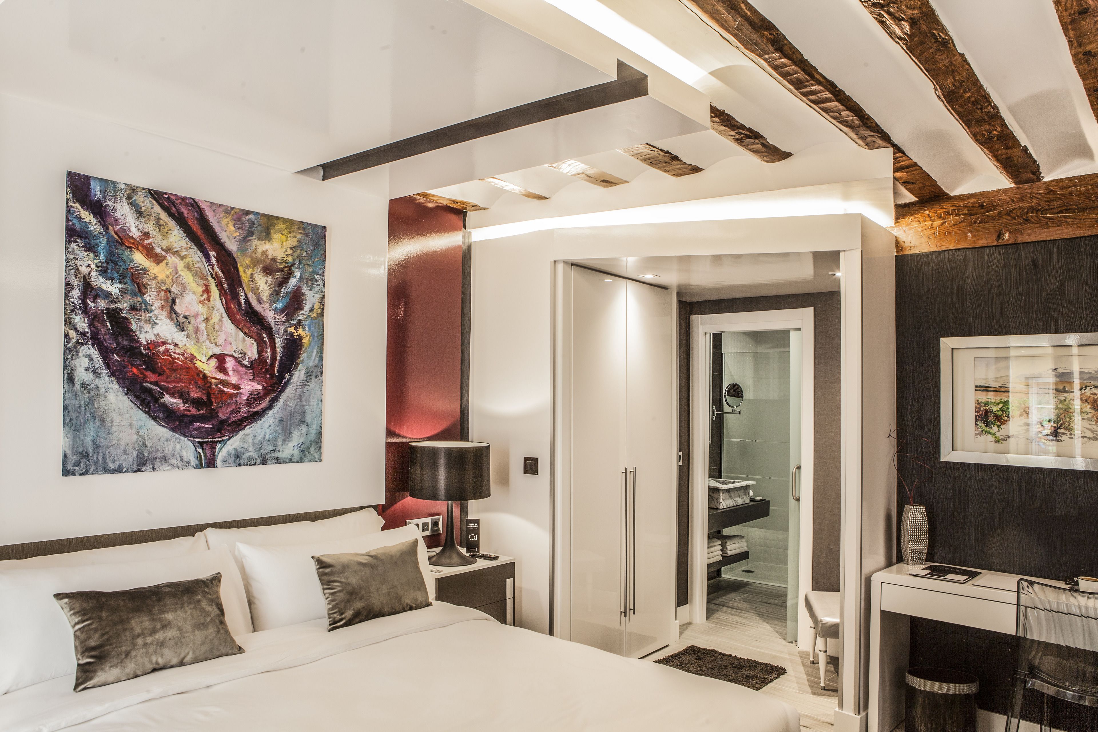 deluxe suite (suite crianza) | egyptian cotton sheets, premium bedding, down duvets, memory-foam beds