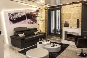 Living area - Wine & Soul Suites (Haro)