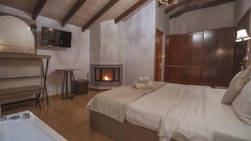 Deluxe Double Room | Soundproofing, free cribs/infant beds, free WiFi, bed sheets