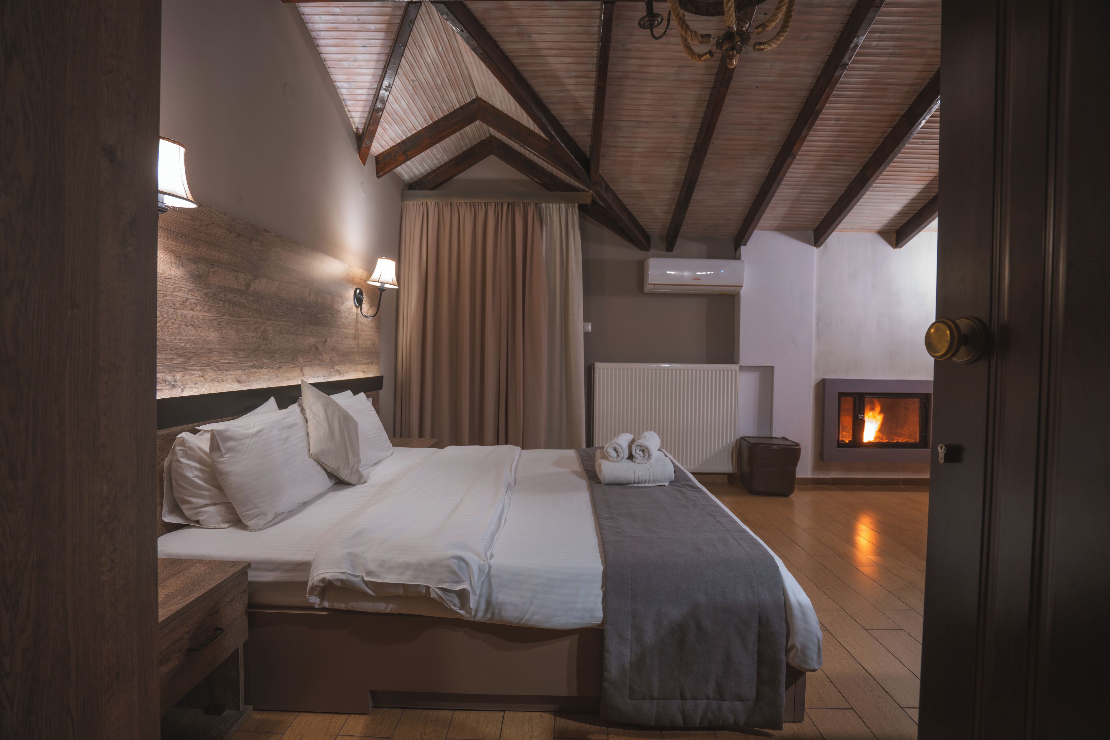 Standard Double Room, Fireplace | Soundproofing, free cribs/infant beds, free WiFi, bed sheets