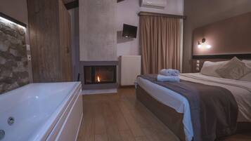 Deluxe Double Room | Soundproofing, free cribs/infant beds, free WiFi, bed sheets