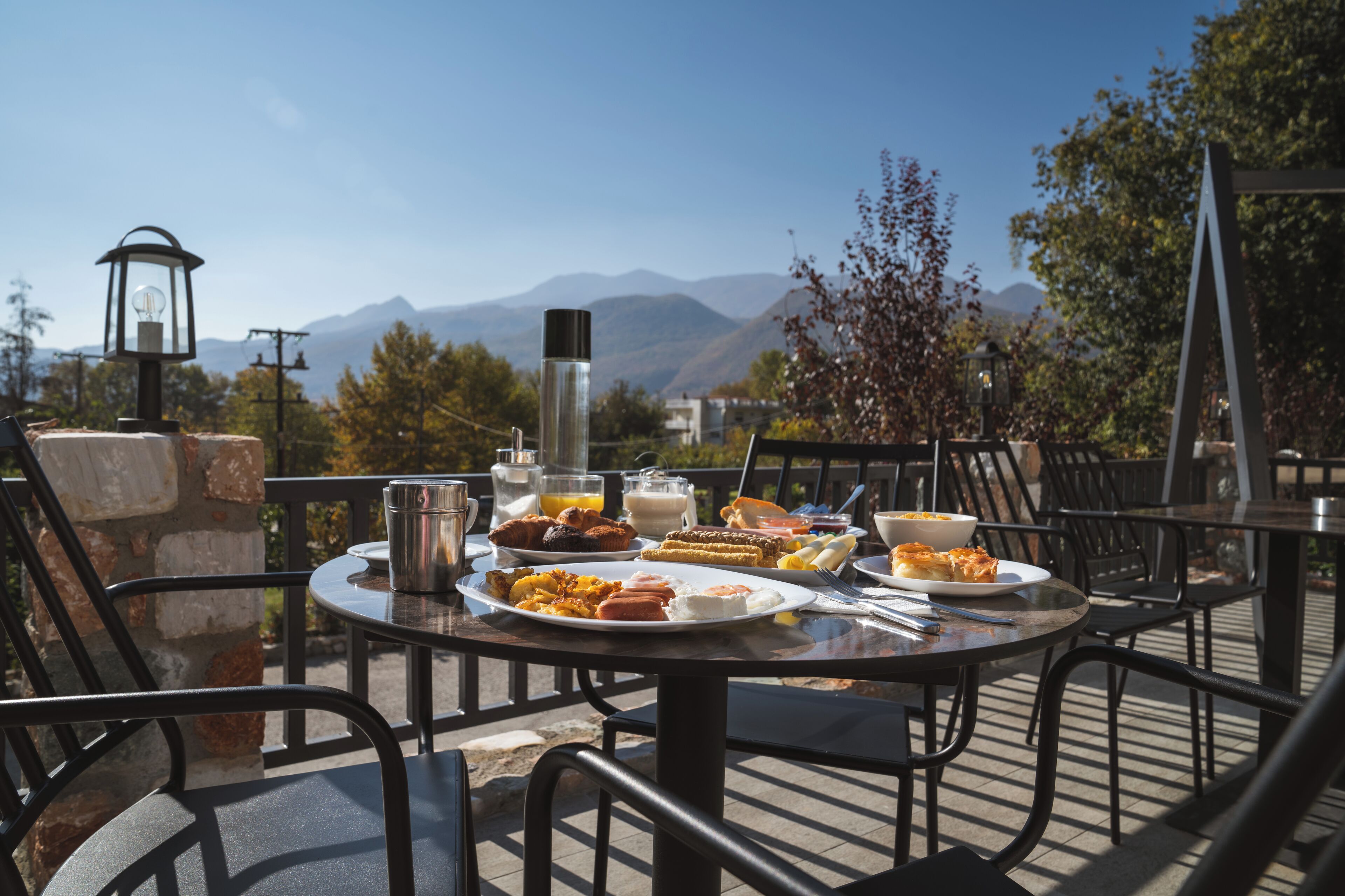 Daily buffet breakfast (EUR 4.00 per person)