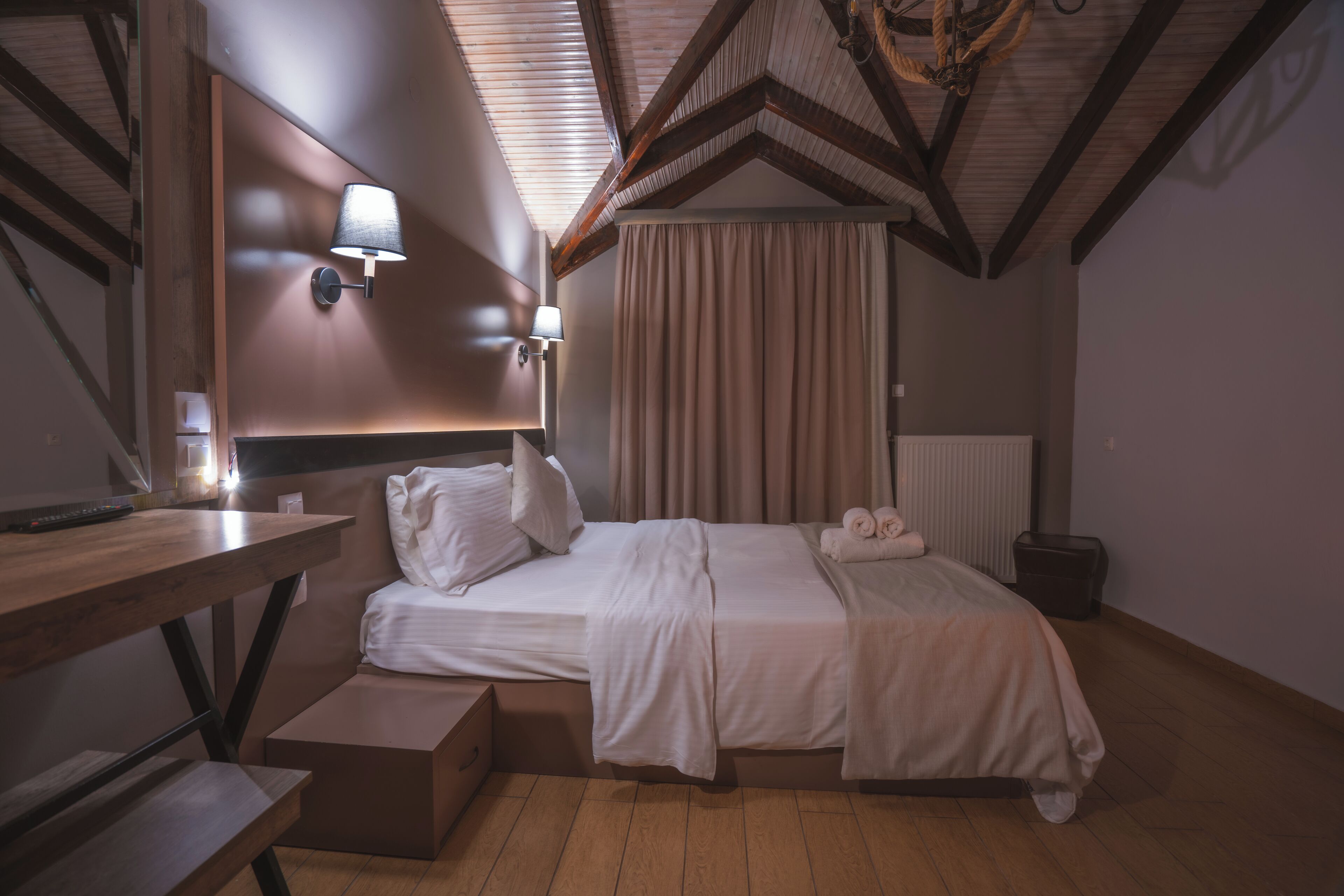 Deluxe Suite (Junior) | Soundproofing, free cribs/infant beds, free WiFi, bed sheets