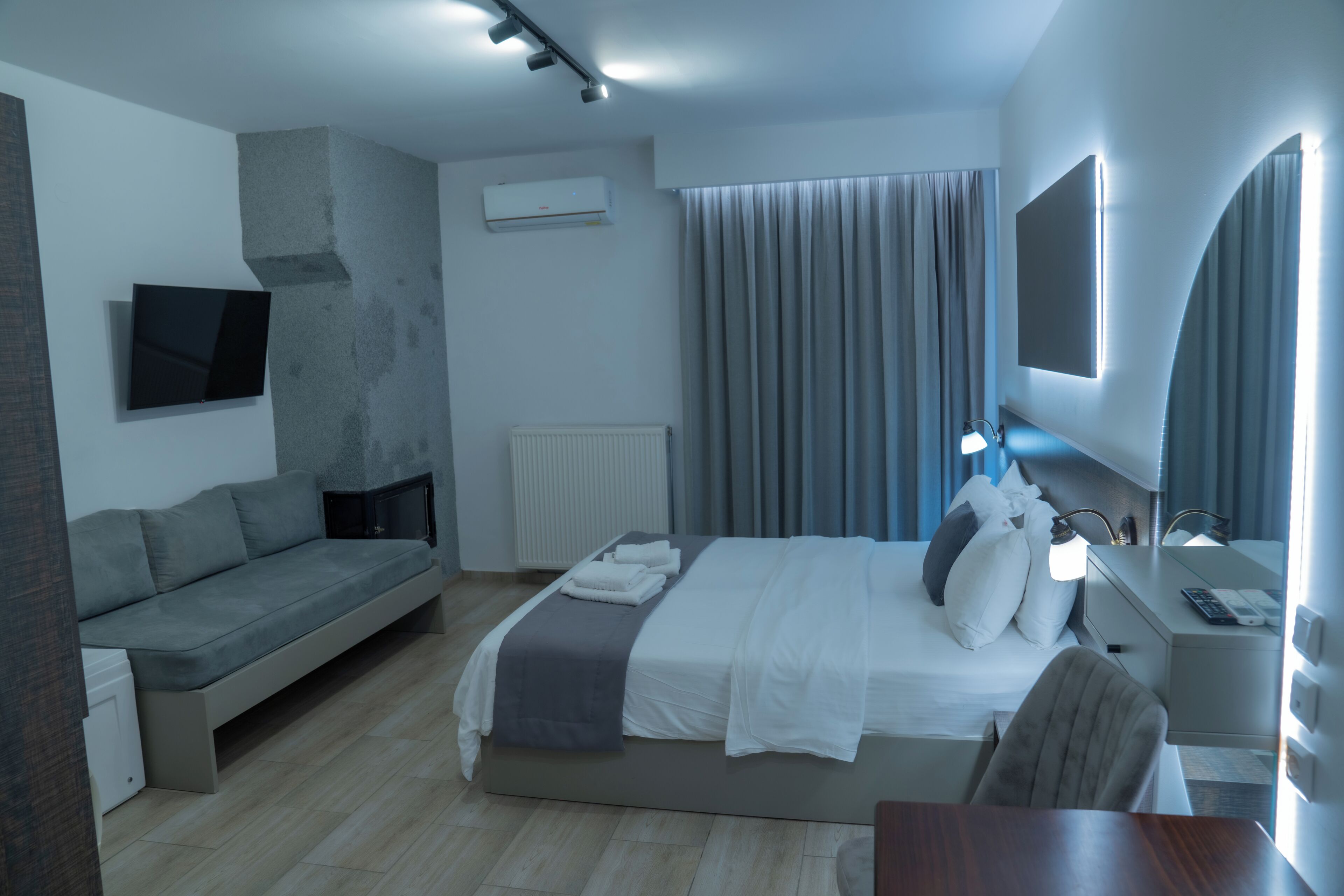 Deluxe Studio | Soundproofing, free cribs/infant beds, free WiFi, bed sheets