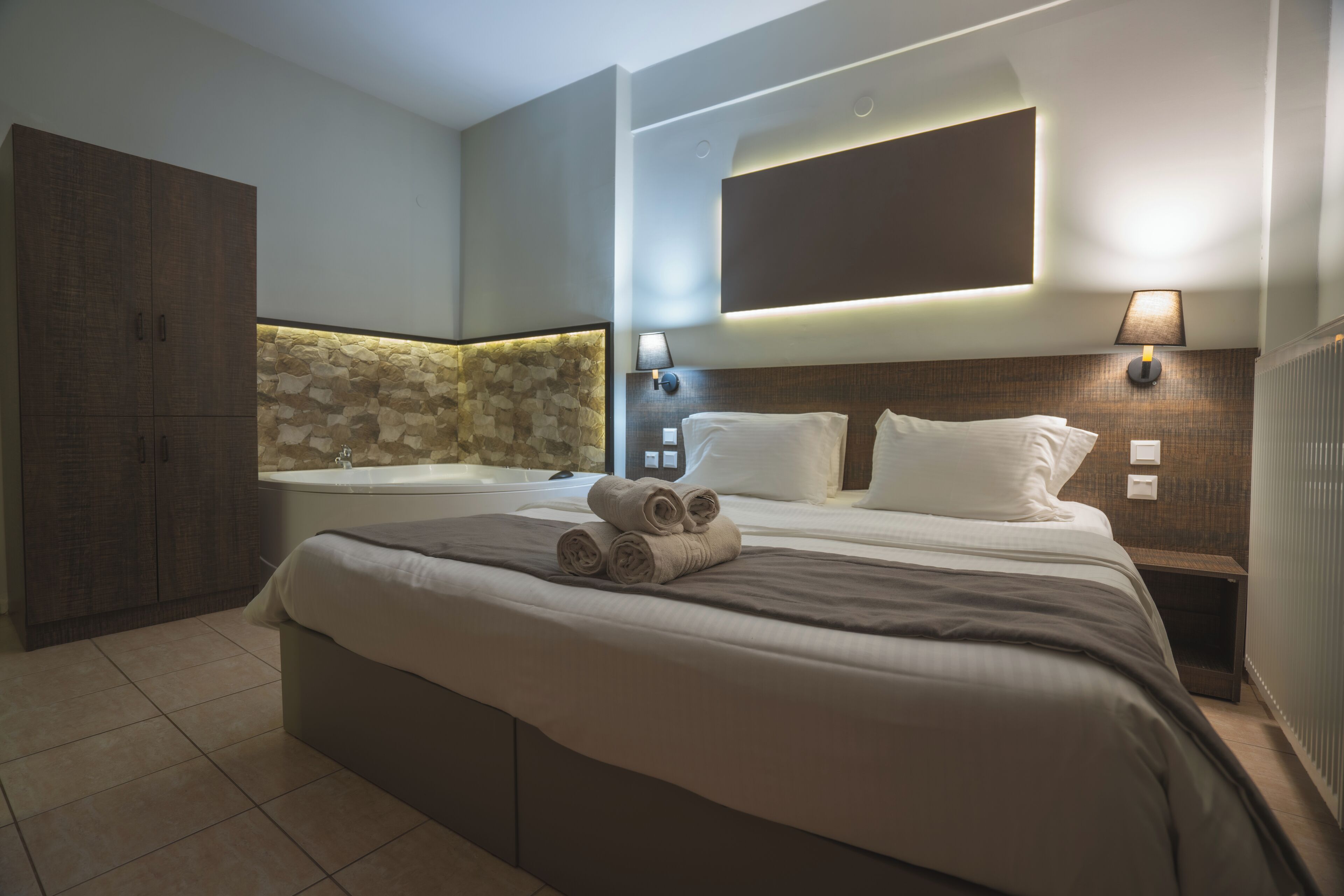 Deluxe Double Room (with spa bath) | Soundproofing, free cribs/infant beds, free WiFi, bed sheets