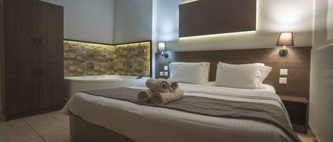 Deluxe Double Room (with spa bath) | Soundproofing, free cribs/infant beds, free WiFi, bed sheets