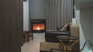 Standard Room, Fireplace | Soundproofing, free cribs/infant beds, free WiFi, bed sheets