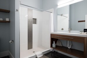 Bathroom sink - The Limelight Inn (Dahlonega)