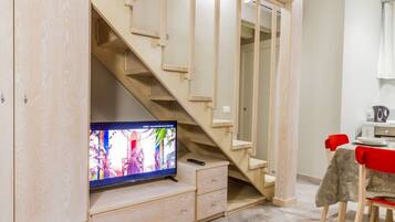 Standard Studio Suite, 1 Bedroom, Kitchen | Living area | Flat-screen TV