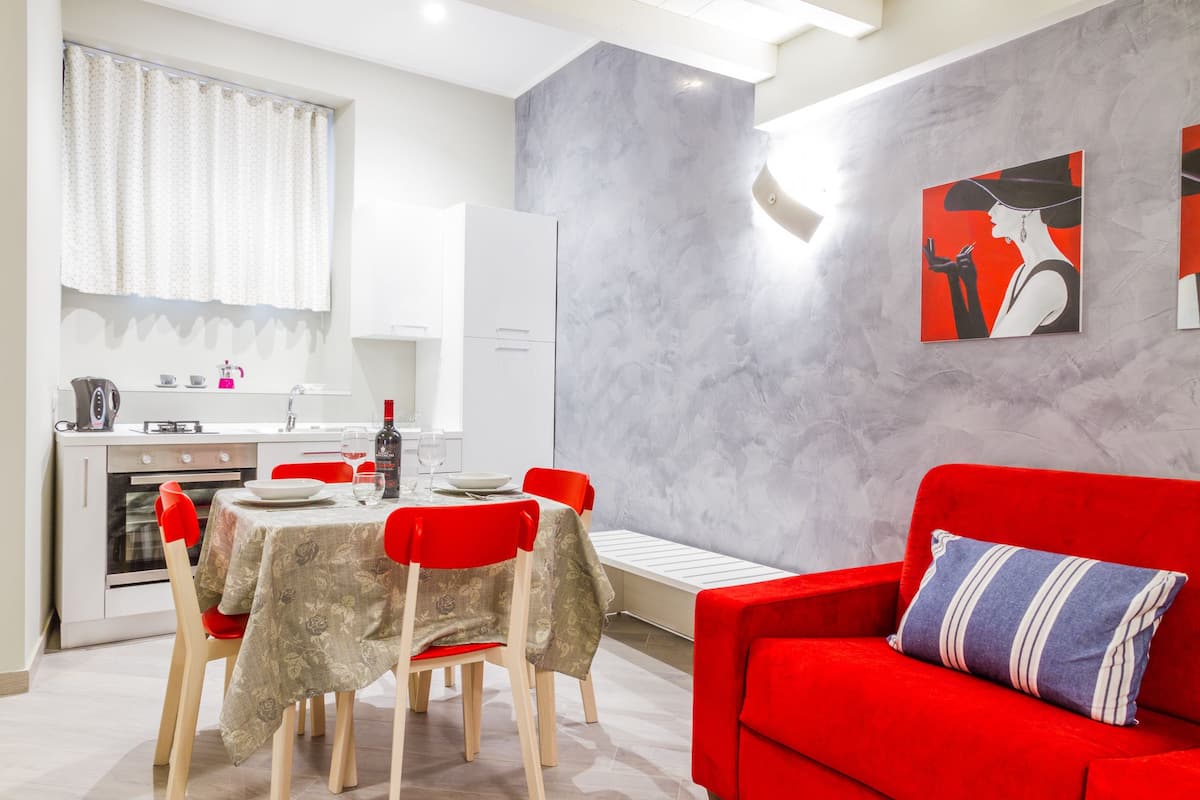 Suite estudio estándar, 1 habitación, cocina | Área de sala de estar | Televisión de pantalla plana