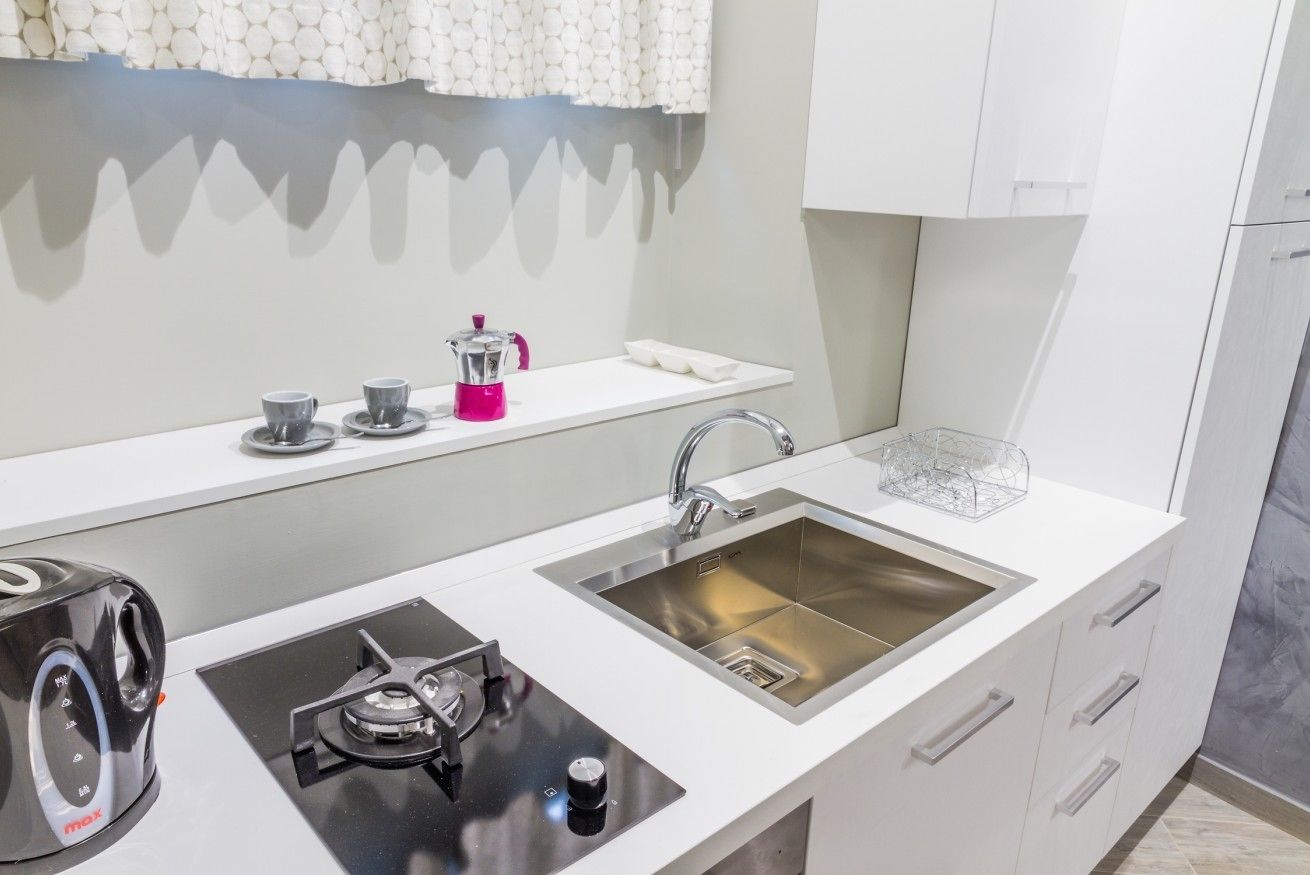 Standard Studio Suite, 1 Bedroom, Kitchen | Private kitchenette | Fridge, microwave, oven, stovetop