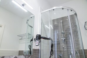 Luxury Apartment, 1 Bedroom, Private Bathroom | Pancuran Bilik Mandi