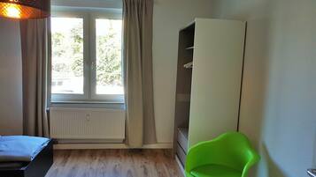 2 bedrooms, desk, iron/ironing board, free WiFi