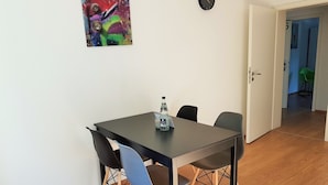 In-room dining - Glück Auf Appartements Schederhofstraße (Essen)