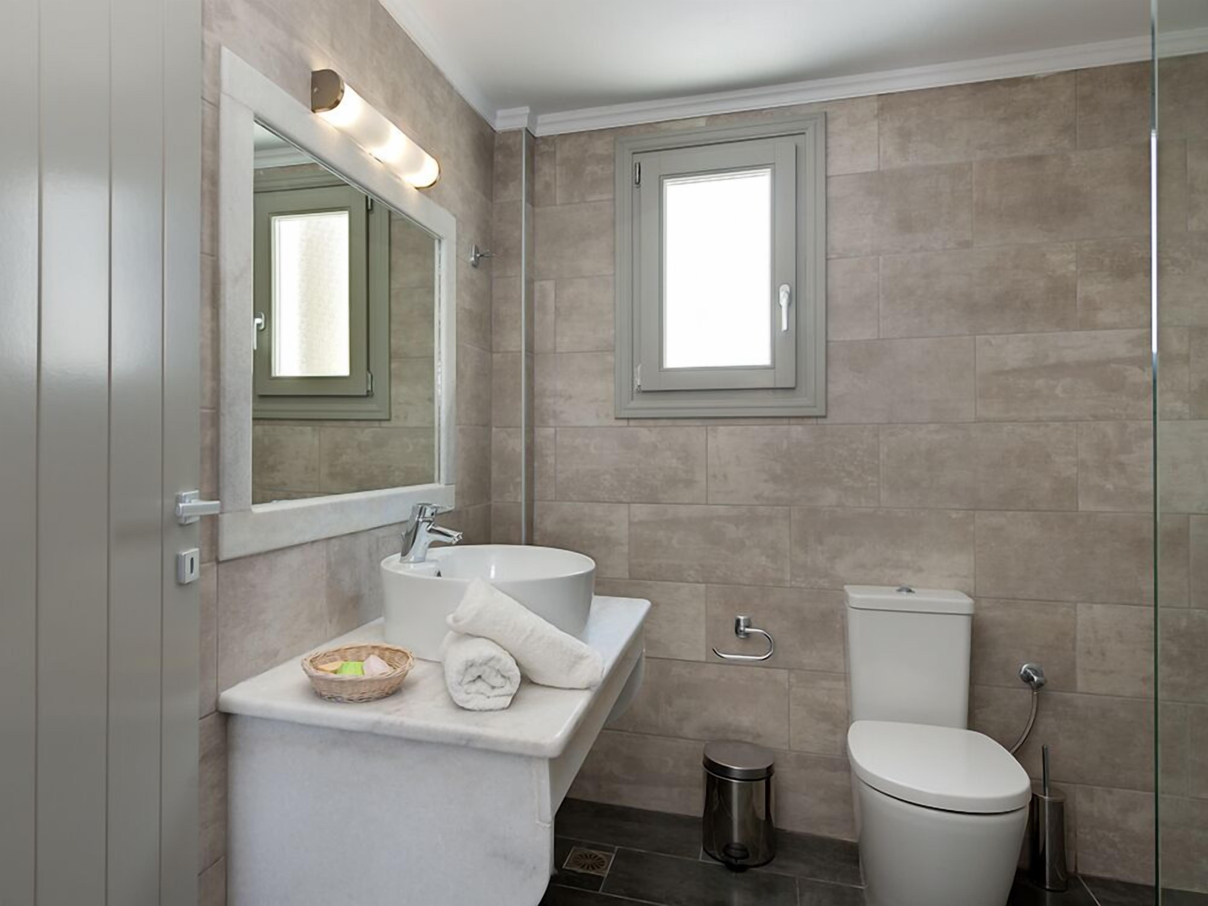 shower, designer toiletries, hair dryer, towels