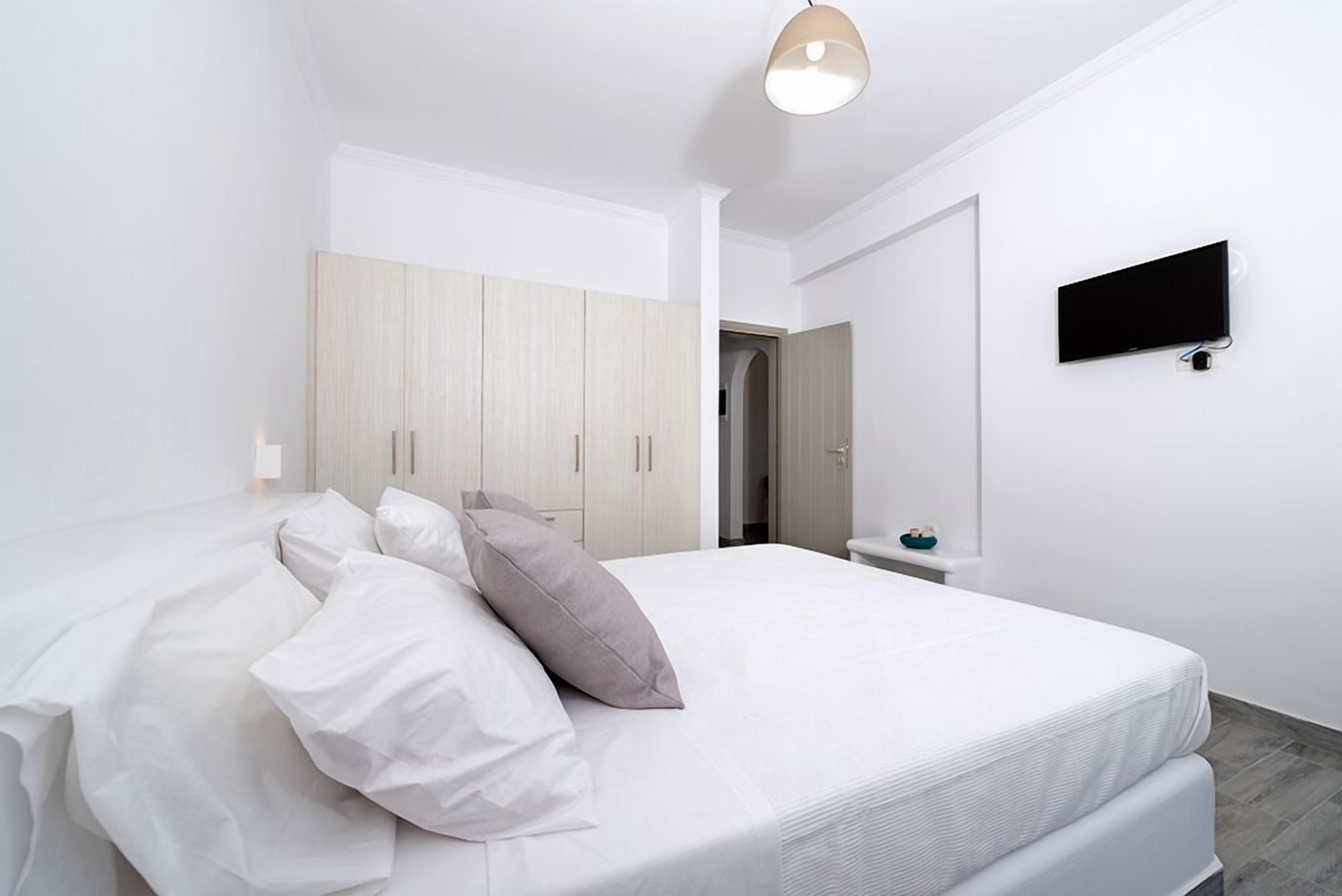 in-room safe, desk, soundproofing, iron/ironing board