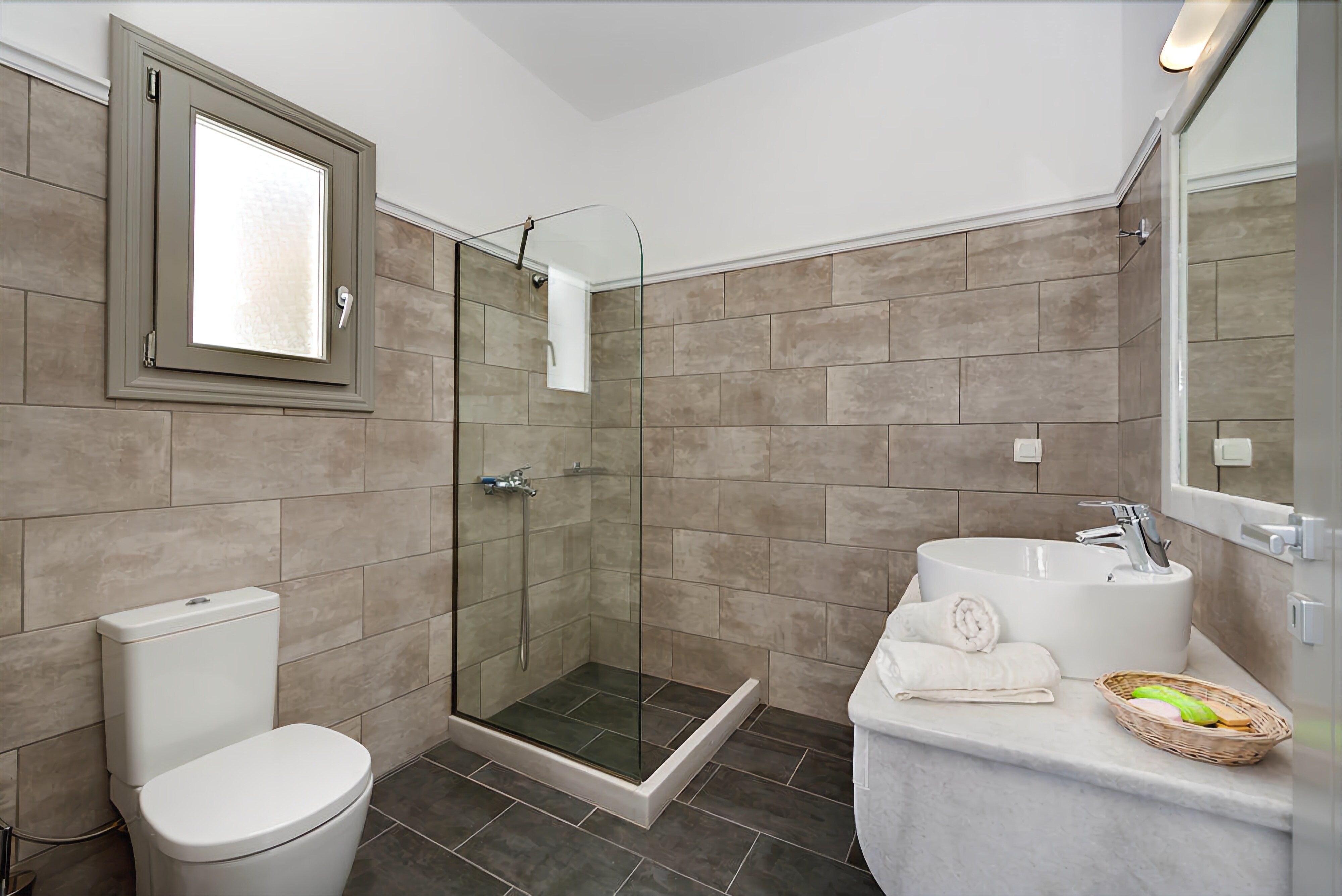 shower, designer toiletries, hair dryer, towels