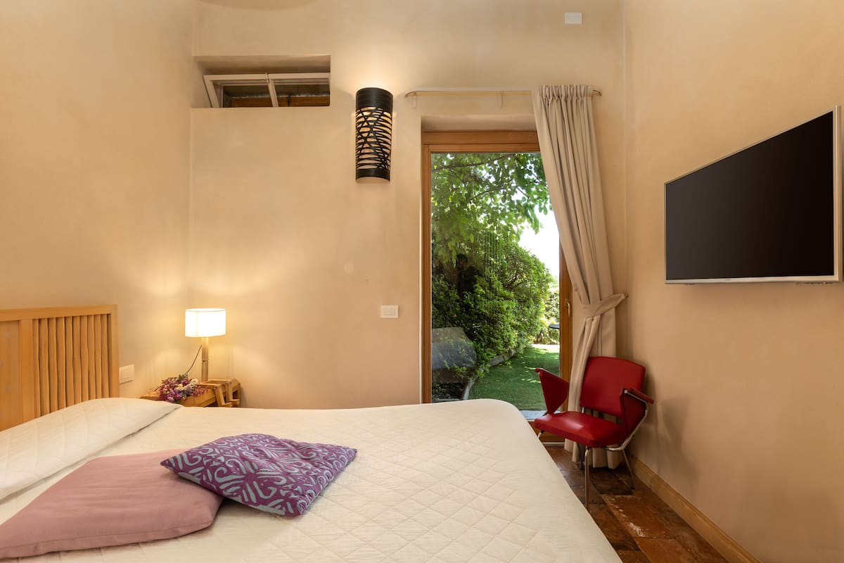Quadrupla Deluxe, 1 camera da letto, vista lago | 1 camera, biancheria da letto di alta qualità, minibar, una scrivania
