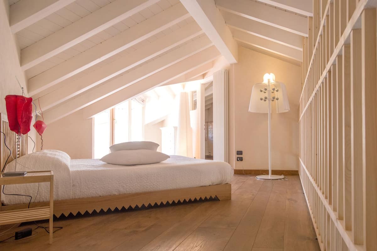 Quadrupla Deluxe | 1 camera, biancheria da letto di alta qualità, minibar, una scrivania