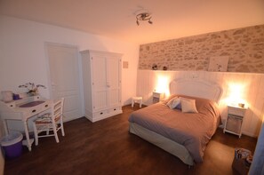 Estúdio | Individualmente decorados, individualmente mobiliados, escrivaninha