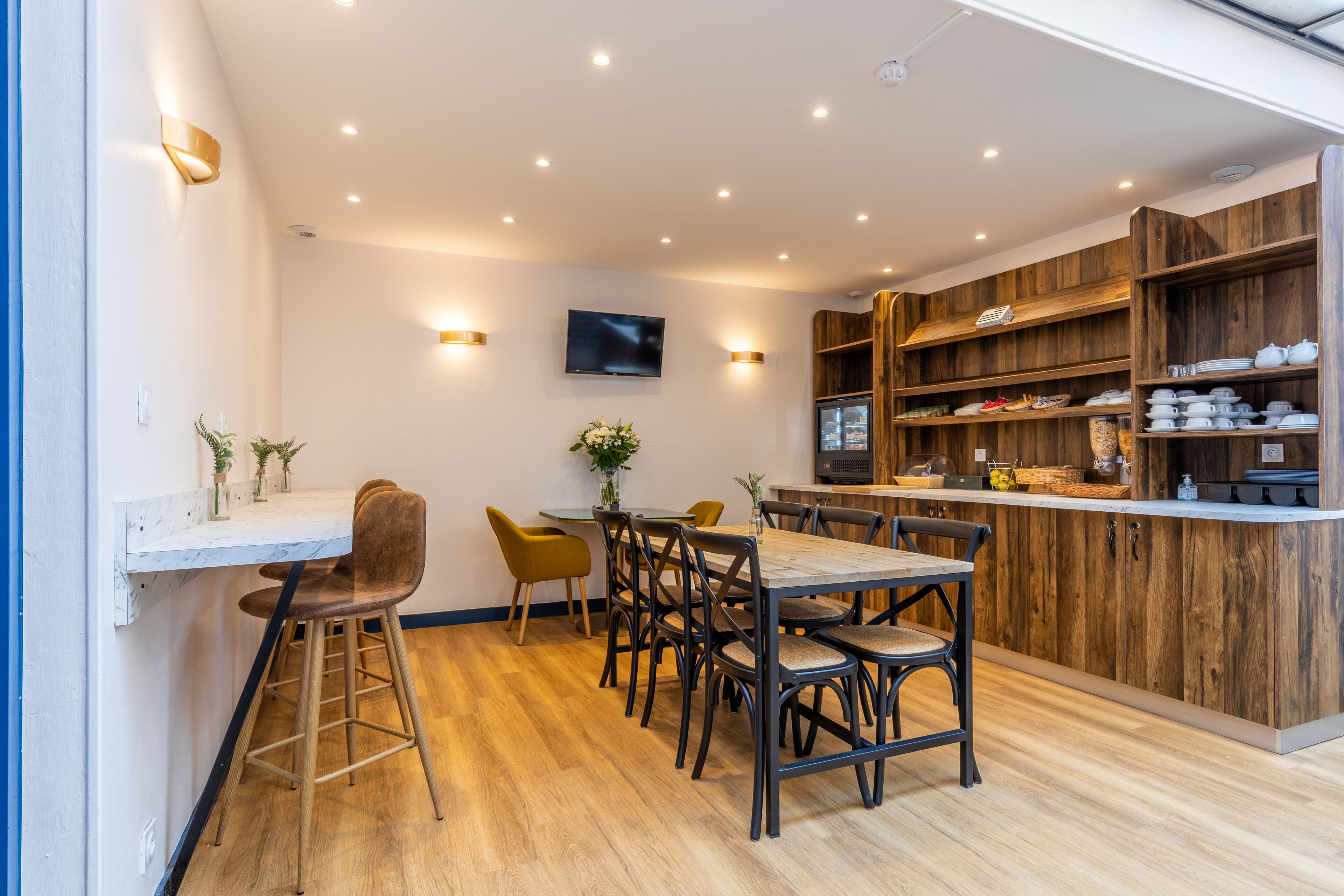 daily buffet breakfast (eur 10 per person)