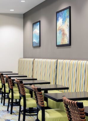 Free daily buffet breakfast - SpringHill Suites by Marriott Orlando Theme Parks/Lake Buena Vista (Orlando)