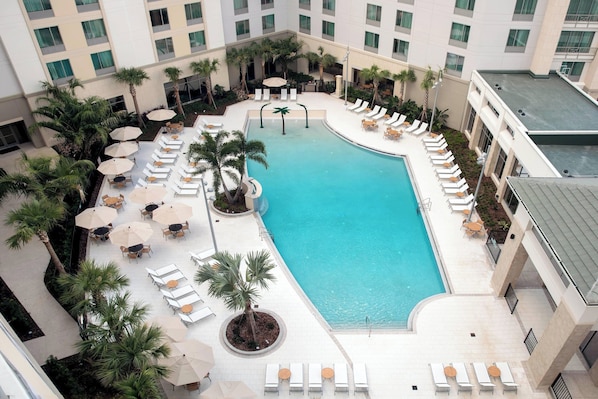 Outdoor pool, open 8:00 AM to 11:00 PM, pool umbrellas, sun loungers - SpringHill Suites by Marriott Orlando Theme Parks/Lake Buena Vista (Orlando)