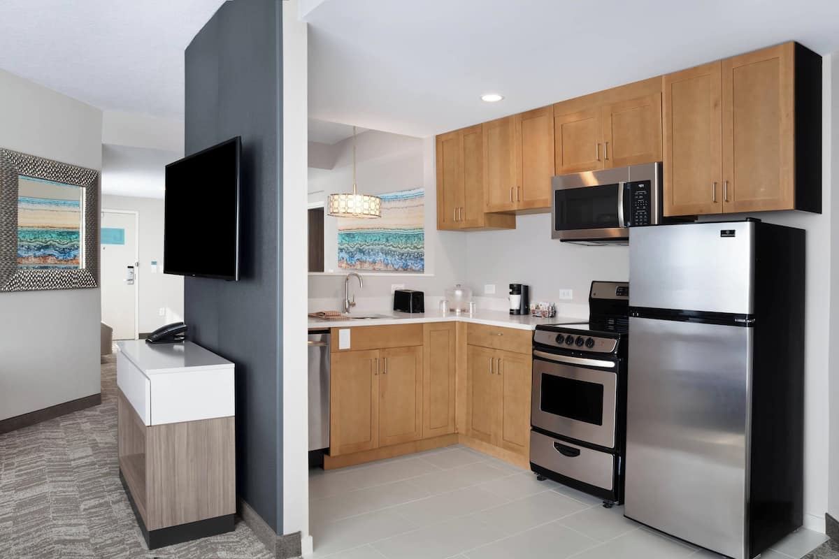 microwave, coffee/tea maker