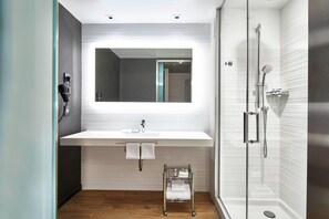 Gratis toiletartikelen, een haardroger, handdoeken, zeep