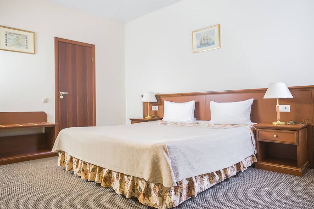 Standard enkelrum | Värdeförvaringsskåp på rummet, skrivbord och strykjärn/strykbräda