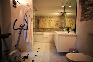 Bidet, towels - B&B Convento S. Antonio (Como)