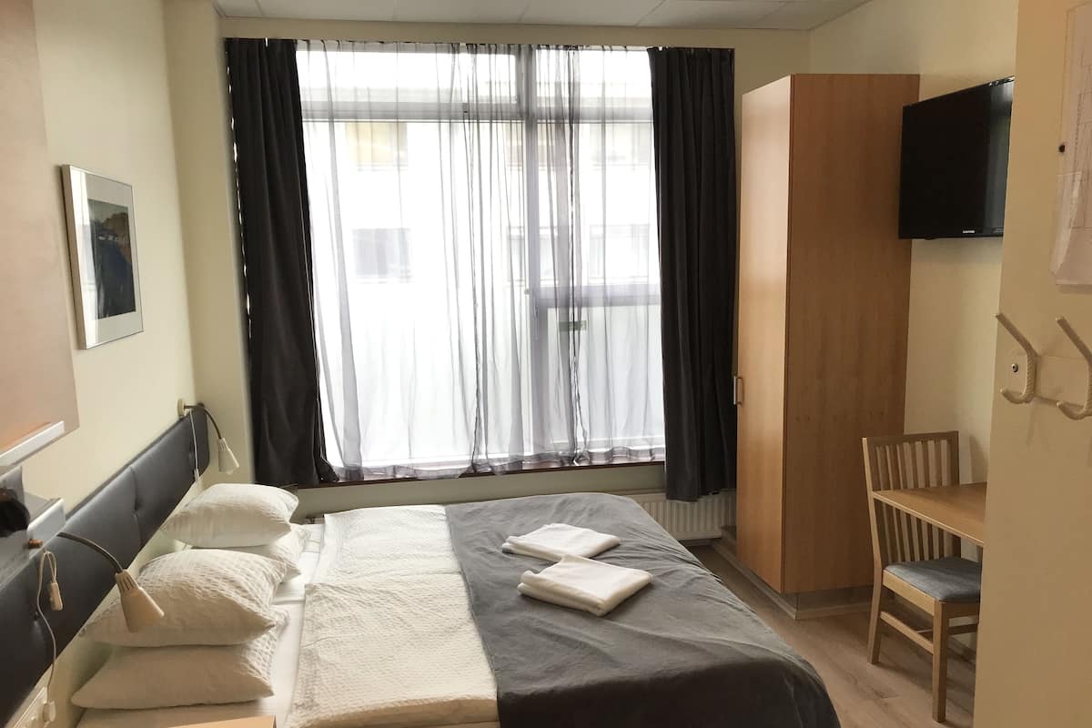Estudio estándar, cocineta | Ropa de cama hipoalergénica, cortinas blackout y insonorización