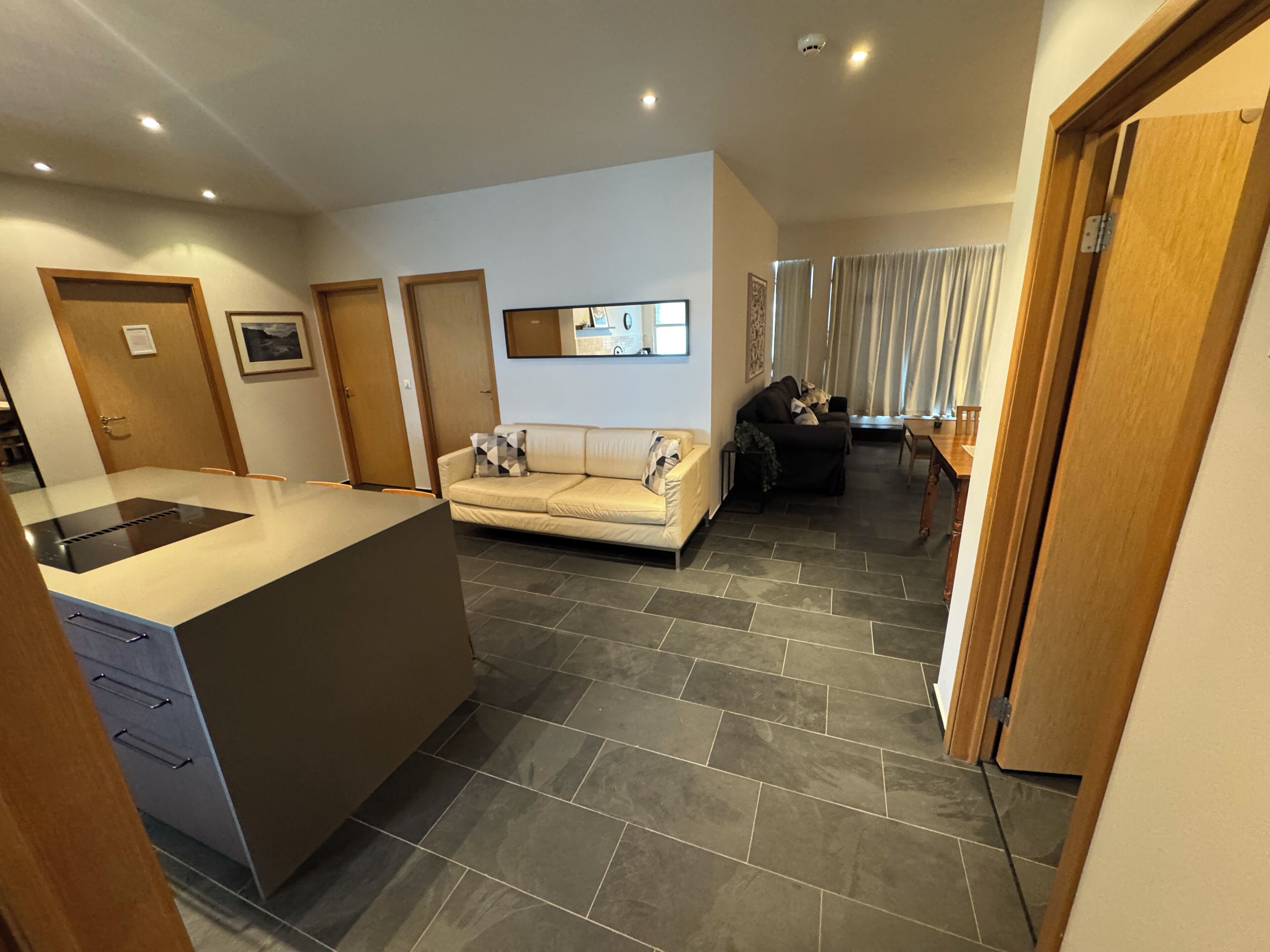 Superior Apartment, 3 Bedrooms, 2 Bathrooms | Bathroom | Hair dryer, towels, soap, shampoo