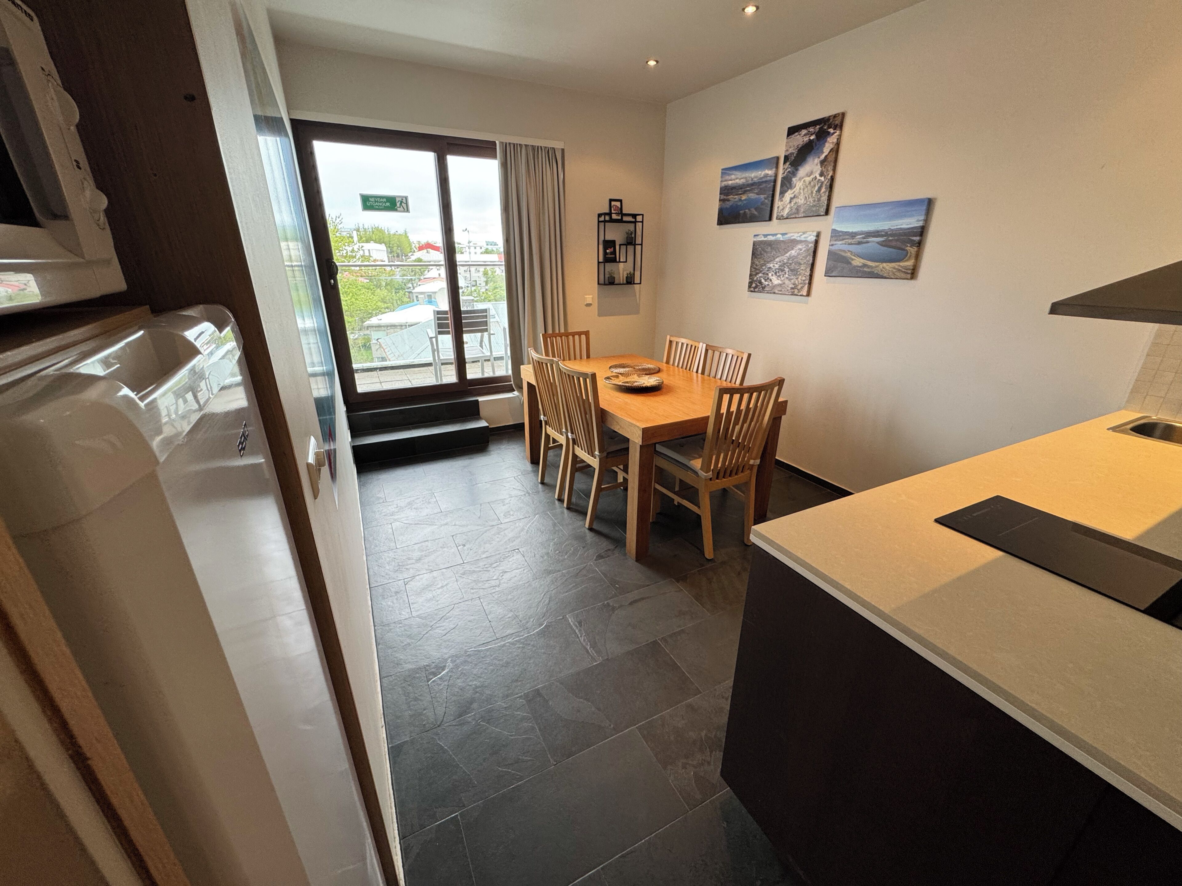 Standard Apartment, 3 Bedrooms (1.5 Bathrooms) | Dining room