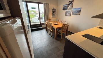 Standard Apartment, 3 Bedrooms (1.5 Bathrooms) | Dining room