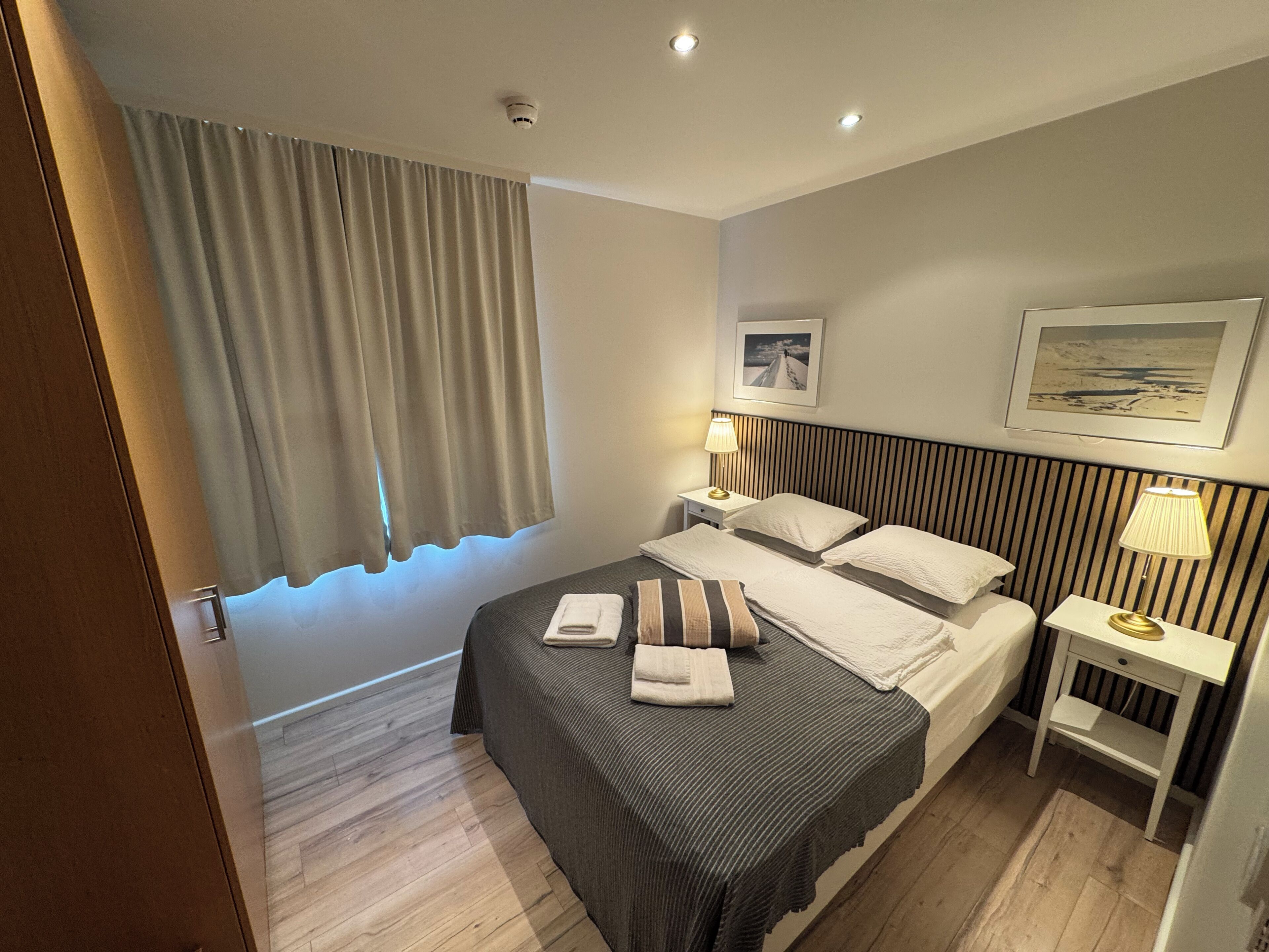 Departamento superior, 3 habitaciones, 2 baños | Ropa de cama hipoalergénica, cortinas blackout y insonorización 